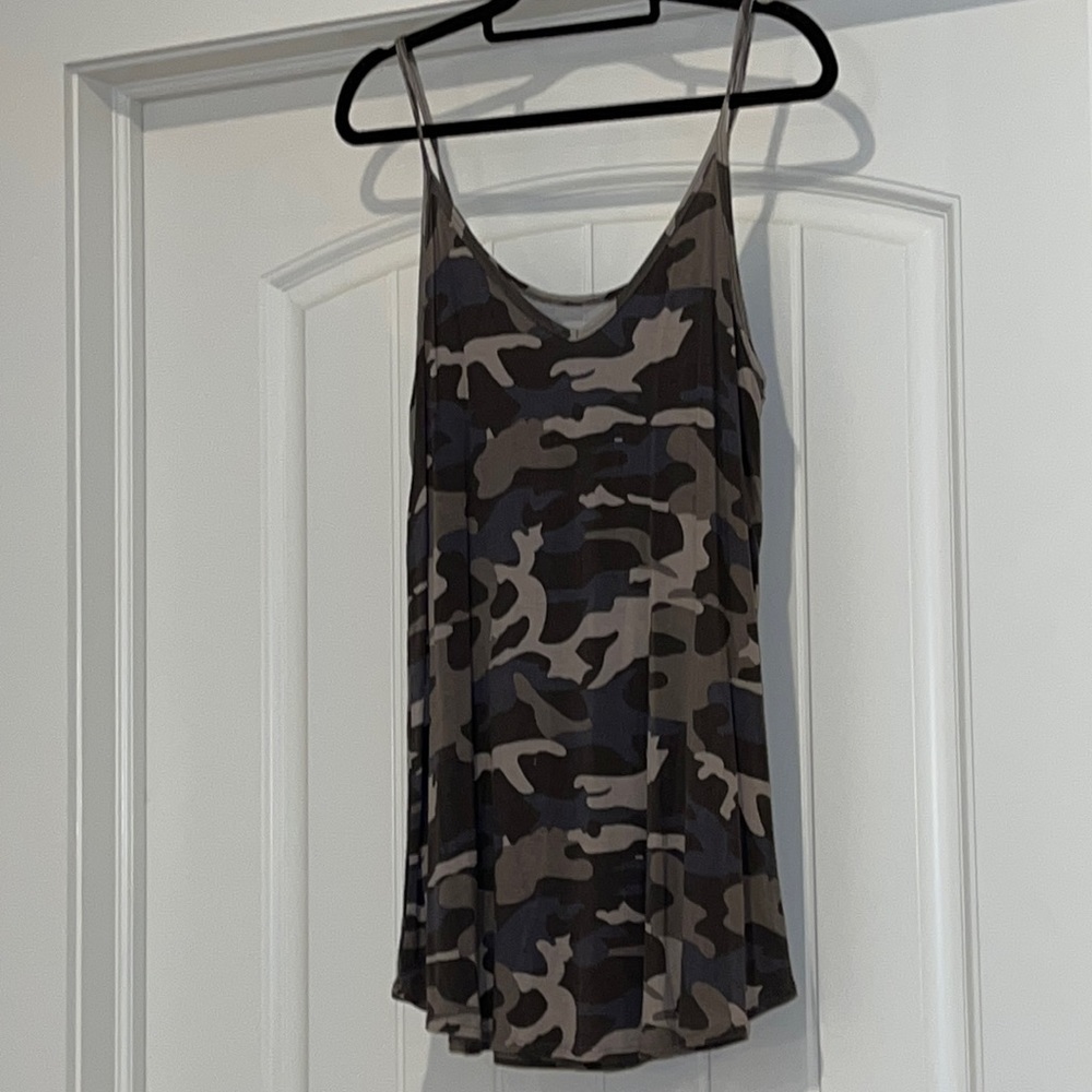 Local boutique, reversible soft flowing tank top.